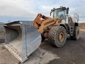 2011 Liebherr L586 Wheel Loader, 2011, for sale & for hire full