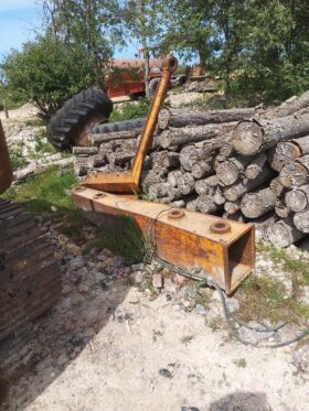 Circa 2000 Hyundai 210LC Loader tractors full