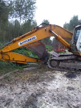 Circa 2000 Hyundai 210LC Loader tractors full