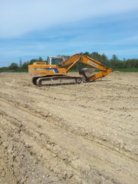 Circa 2000 Hyundai 210LC Loader tractors full