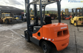 Doosan D30S-5,3 ton diesel forklift full