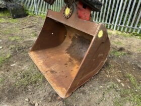 UM 6ft Hydraulic Tilt Bucket full