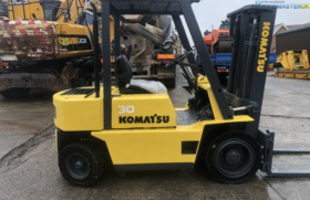 Komatsu FD30,3 ton diesel forklift full