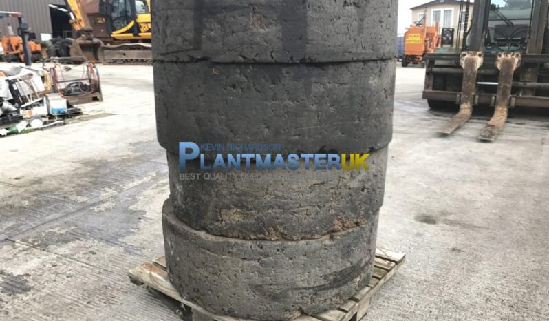 Solid 1600×25 wheels a tyres to suit CAT 938 F full