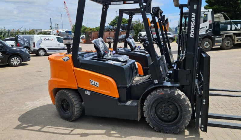 Doosan 30 3 Ton Fork Lift 2023 Plate full