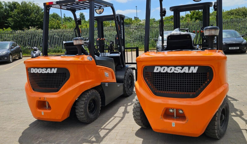 Doosan 30 3 Ton Fork Lift 2023 Plate full