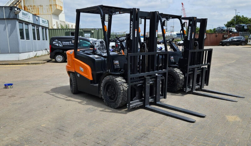 Doosan 30 3 Ton Fork Lift 2023 Plate