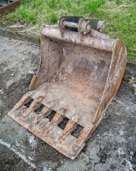 Strickland 3ft digging bucket Pin diameter: For Auction on: 2024-07-11 For Auction on 2024-07-11