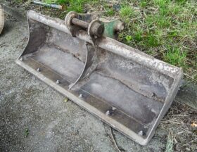 Strickland 5ft ditching bucket Pin diameter: For Auction on: 2024-07-11 For Auction on 2024-07-11