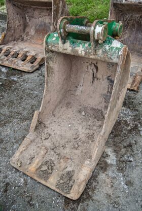 Strickland 2ft digging bucket Pin diameter: For Auction on: 2024-07-11 For Auction on 2024-07-11