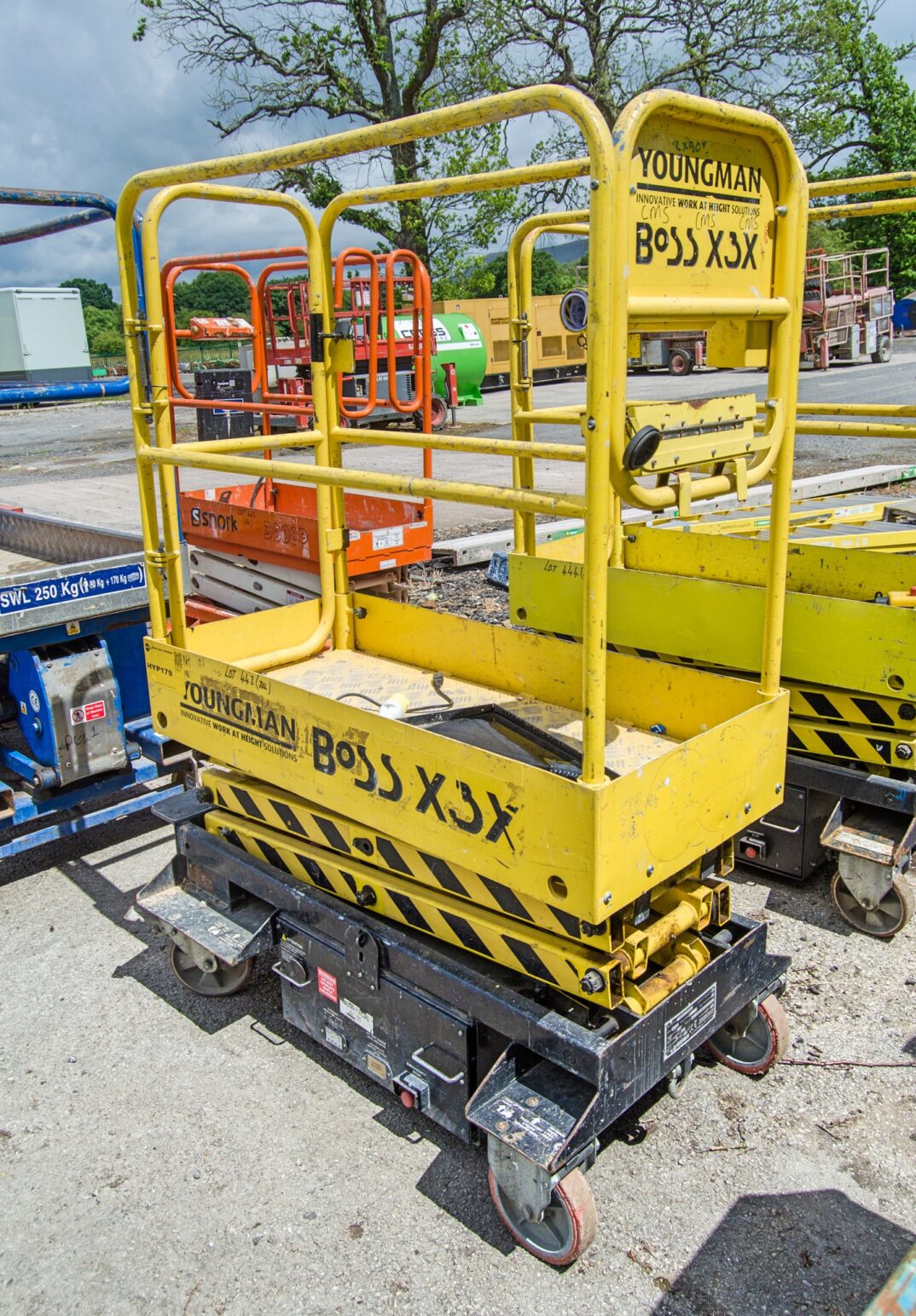 Boss X3X battery electric push around For Auction on: 2024-07-11 For Auction on 2024-07-11
