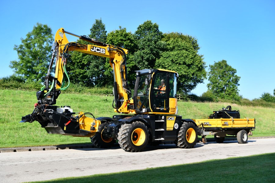 JCB Hydradig and trailer