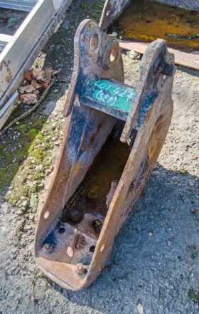 Rhinox 6 inch digging bucket Pin For Auction on: 2024-09-19 For Auction on 2024-09-19