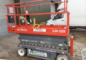 8M Scissor Lift Skyjack SJIII3226 2013 full