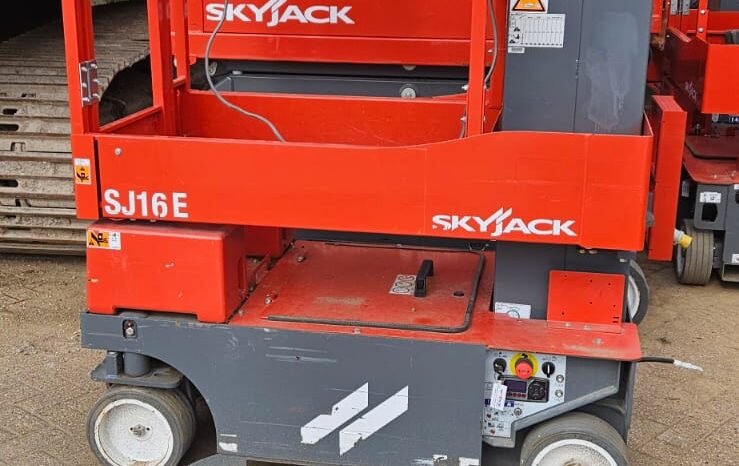 SkyJack Mobile Elevating Work Platform 2023 Choice Of 5 full