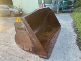 Loader Bucket Suited for L90, 18150002 full