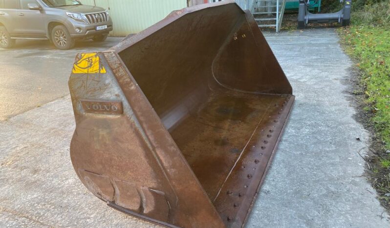 Loader Bucket Suited for L90, 18150002 full