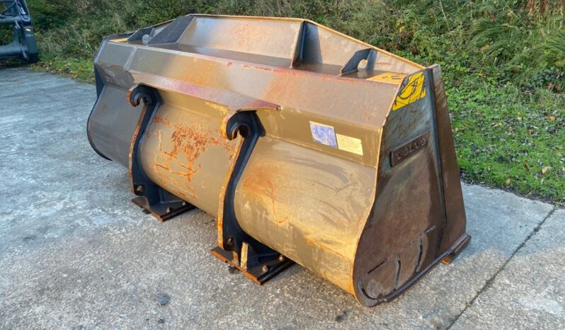 Loader Bucket Suited for L90, 18150002 full