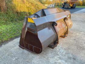 Loader Bucket Suited for L90, 18150002 full