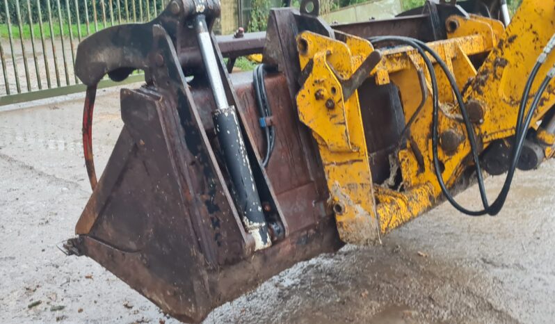 JCB Q-fit Dung Bucket full