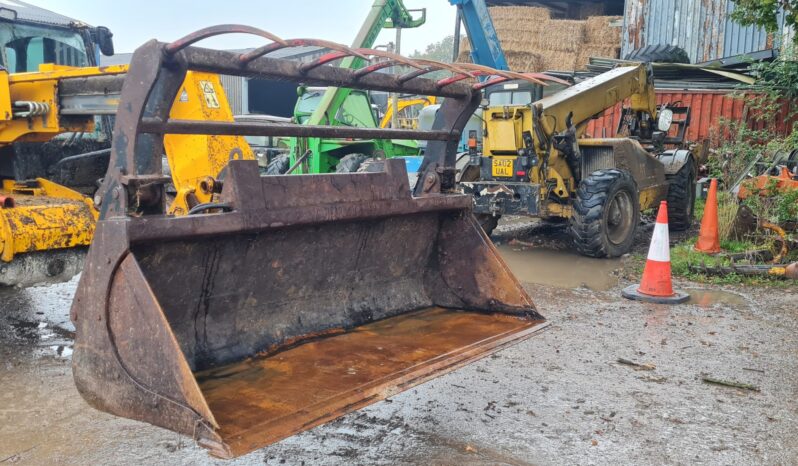 JCB Q-fit Dung Bucket full