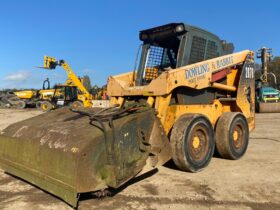 1000kgs opp. wt Mustang (Gehl) 2076 2010 Skidsteer c/w collector brush, bucket & forks. full