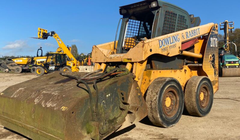 1000kgs opp. wt Mustang (Gehl) 2076 2010 Skidsteer c/w collector brush, bucket & forks. full