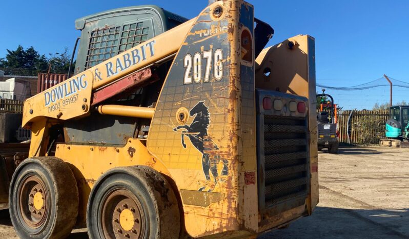 1000kgs opp. wt Mustang (Gehl) 2076 2010 Skidsteer c/w collector brush, bucket & forks. full