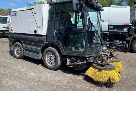 2018 SCHMIDT SWINGO 200+ ROAD SWEEPER in Compact Sweepers full