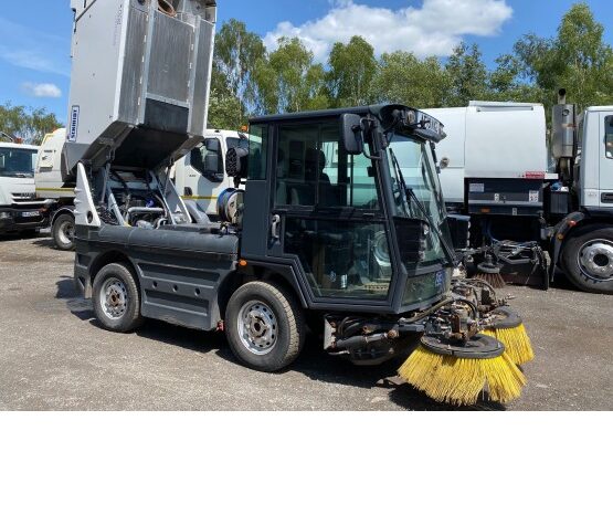 2018 SCHMIDT SWINGO 200+ ROAD SWEEPER in Compact Sweepers full