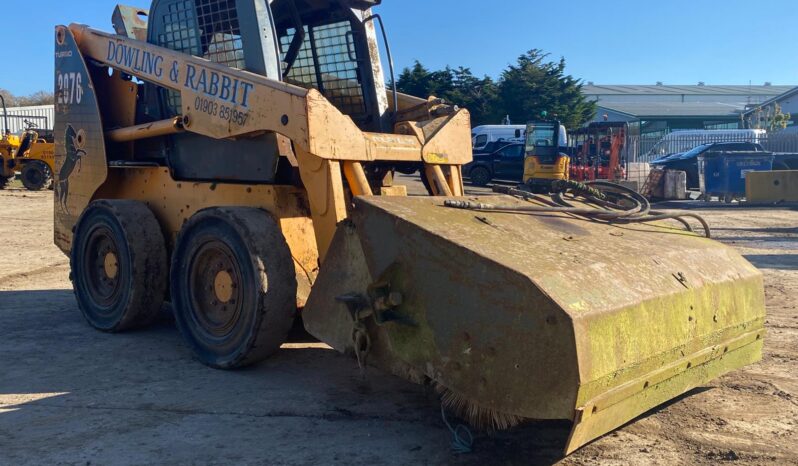 1000kgs opp. wt Mustang (Gehl) 2076 2010 Skidsteer c/w collector brush, bucket & forks. full