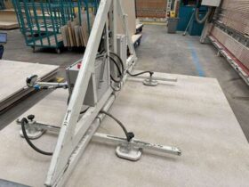 Floor Mounted Swinging Jib 4.5m Arm with 325kg Powered Hoist Complete with 2017 4 Pod 240kg Vacuum Lifting Pod For Auction on 2024-11-15 For Auction on 2024-11-15 full