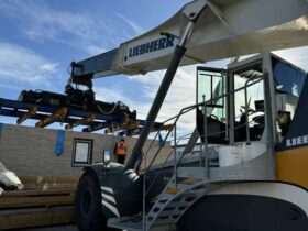 2020 Liebherr LRS 545 45,000kg Capacity Tele Handling Reach Stacker Complete with a 6000-8000kg Fully Adjustable Multi Beam Lifting Frame For Auction on 2024-11-15 For Auction on 2024-11-15 full