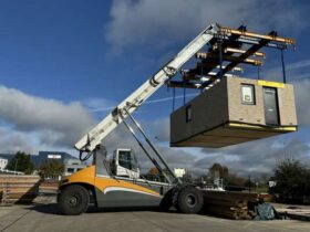 2020 Liebherr LRS 545 45,000kg Capacity Tele Handling Reach Stacker Complete with a 6000-8000kg Fully Adjustable Multi Beam Lifting Frame For Auction on 2024-11-15 For Auction on 2024-11-15 full