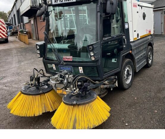 2018 SCHMIDT SWINGO ROAD SWEEPER in Compact Sweepers full