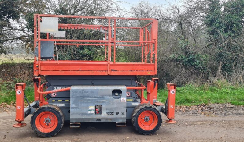 Skyjack SJ6832 TR Scissor Lift full