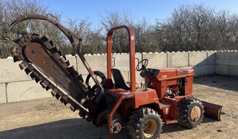 DitchWitch 3700DD Trencher full