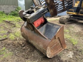 UM 6ft Hydraulic Tilt Bucket full