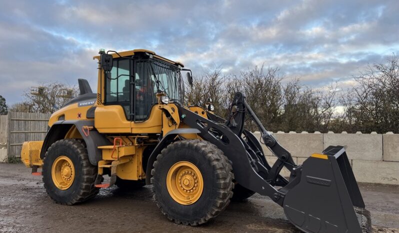 Volvo L90H (New Tyres & New Bucket) full