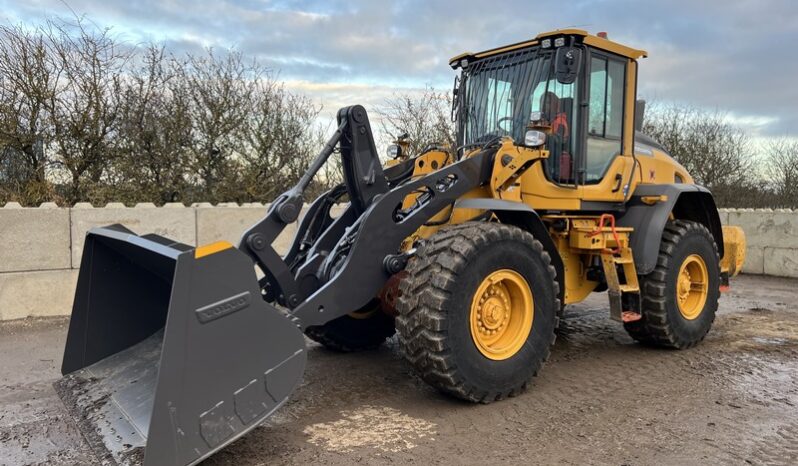 Volvo L90H (New Tyres & New Bucket) full