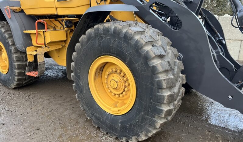 Volvo L90H (New Tyres & New Bucket) full