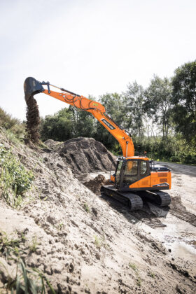 New 2024 Develon DX140LC-7 Tracked Excavators full