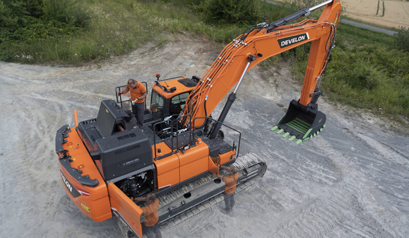 New 2024 Develon Tracked Excavators full