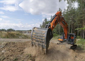 New 2024 Develon Tracked Excavators full