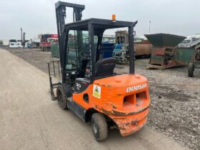 2013 DOOSAN D306-5 FORKLIFT For Auction on 2024-12-04 For Auction on 2024-12-04 full