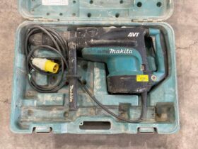 Makita HR5211C SDS Max AVT Rotary Demolition Hammer Drill 110V For Auction on 2024-12-10 For Auction on 2024-12-10