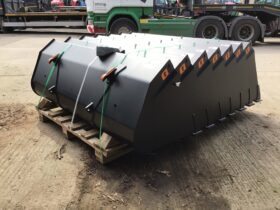 QUICKE 215GM BUCKETS full