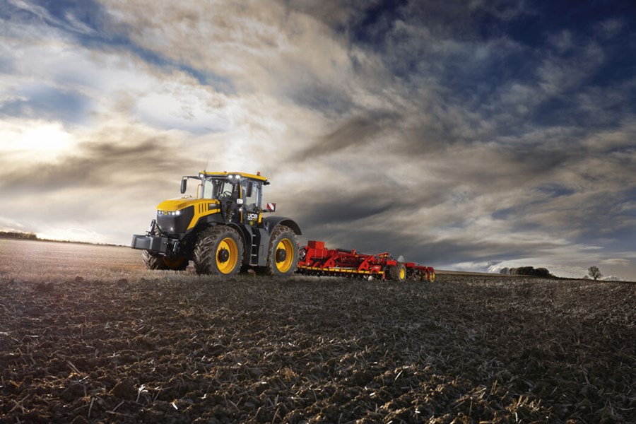 JCB Fastrac iCON high-speed tractor