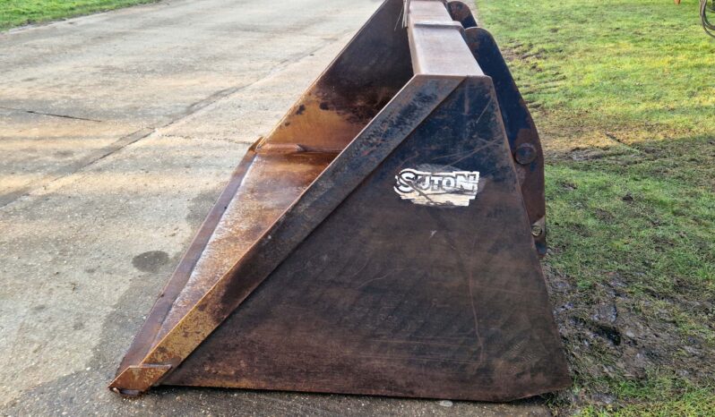 2008 Suton 70 cubic foot grain bucket full