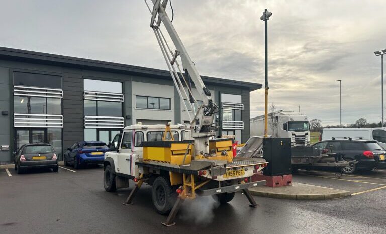 Land Rover with Access Lift full